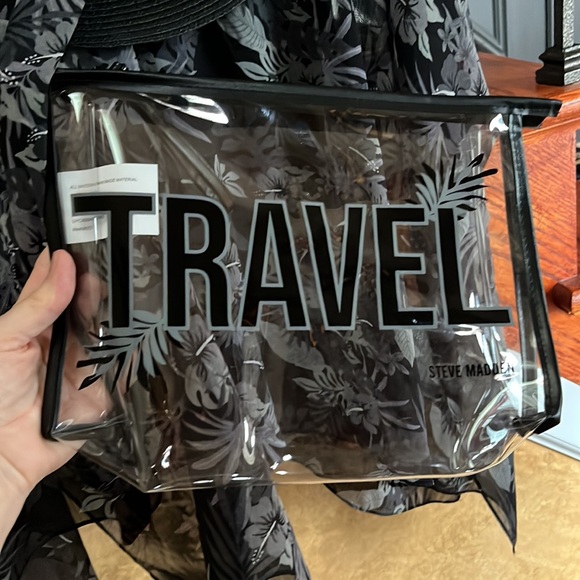 Steve Madden Three-Piece Travel Set OS Ruana Hat Travel Bag - Picture 5 of 15